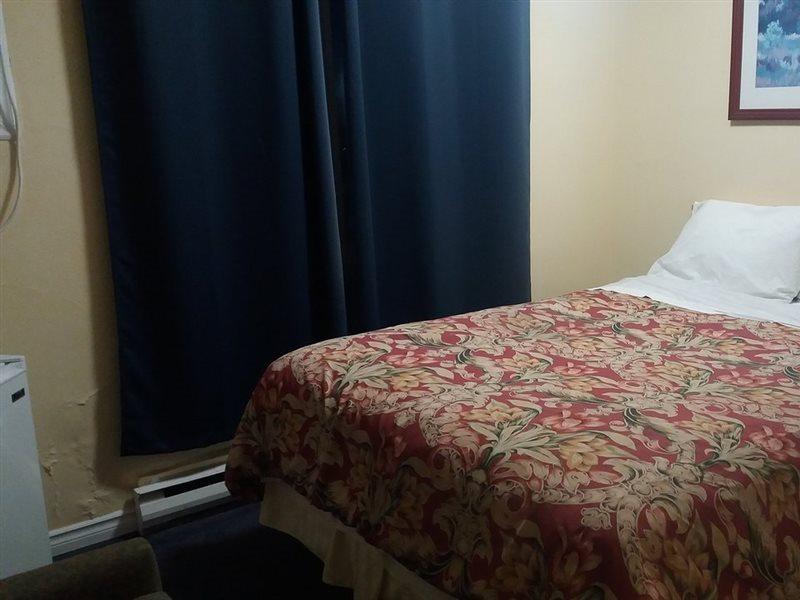 Empress And By The Falls Hotel 3*