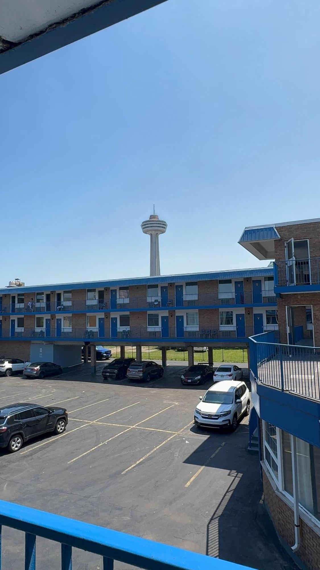 Hotel Empress And By The Falls
